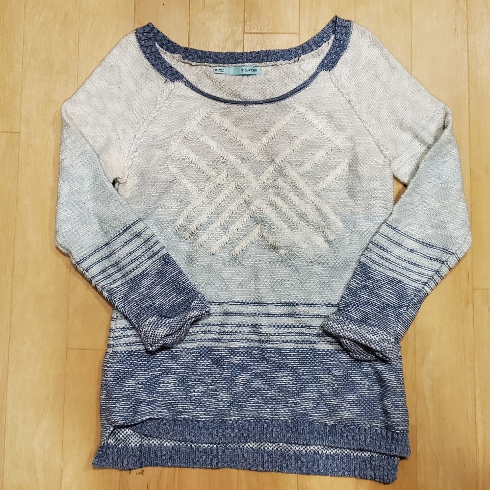 Blue and white 3/4 sleeve sweater.